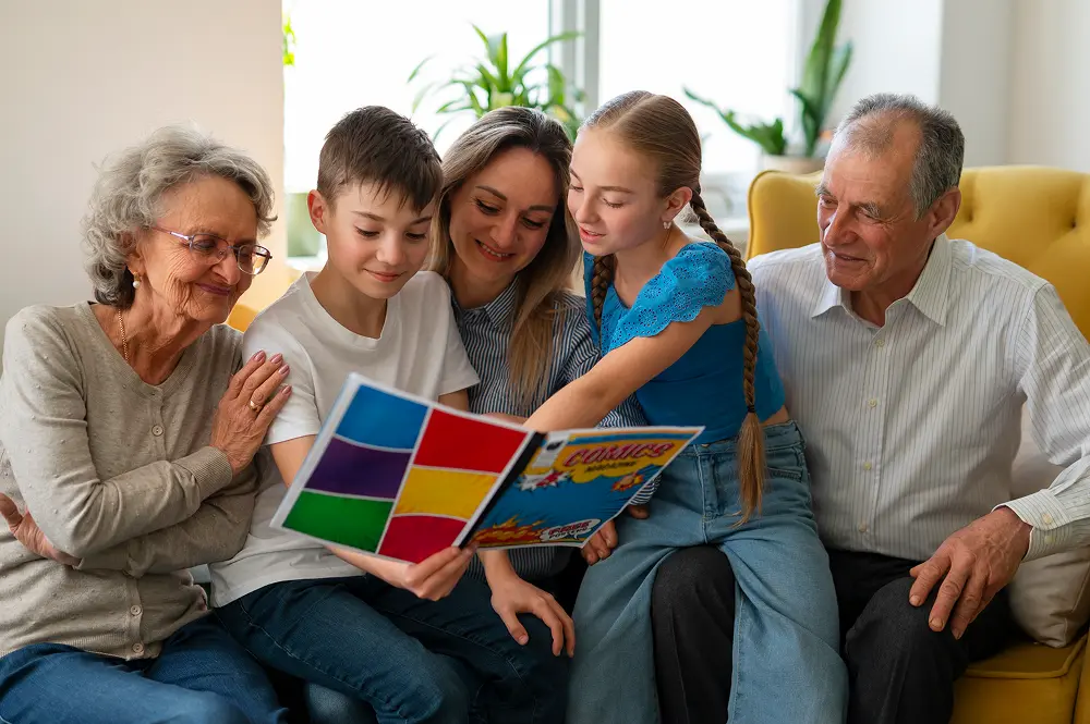 familia-de-tiro-medio-lendo-quadrinhos-juntos