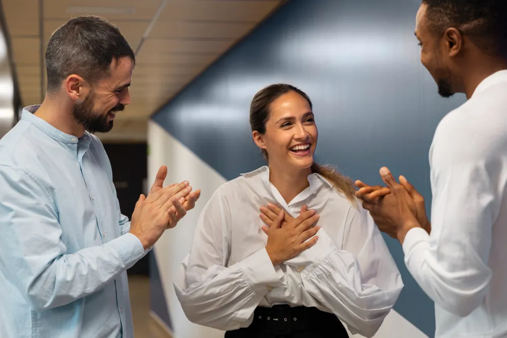 resized_person-expressing-appreciation-their-workmates