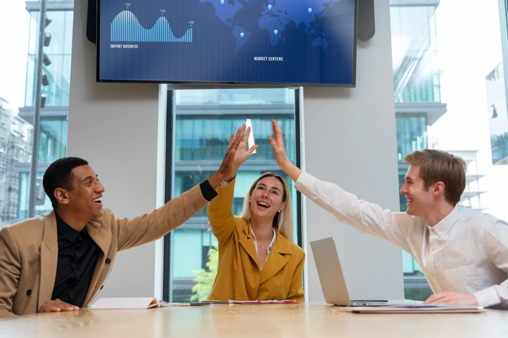 business-colleagues-banner-concept-with-copy-space_1000x667